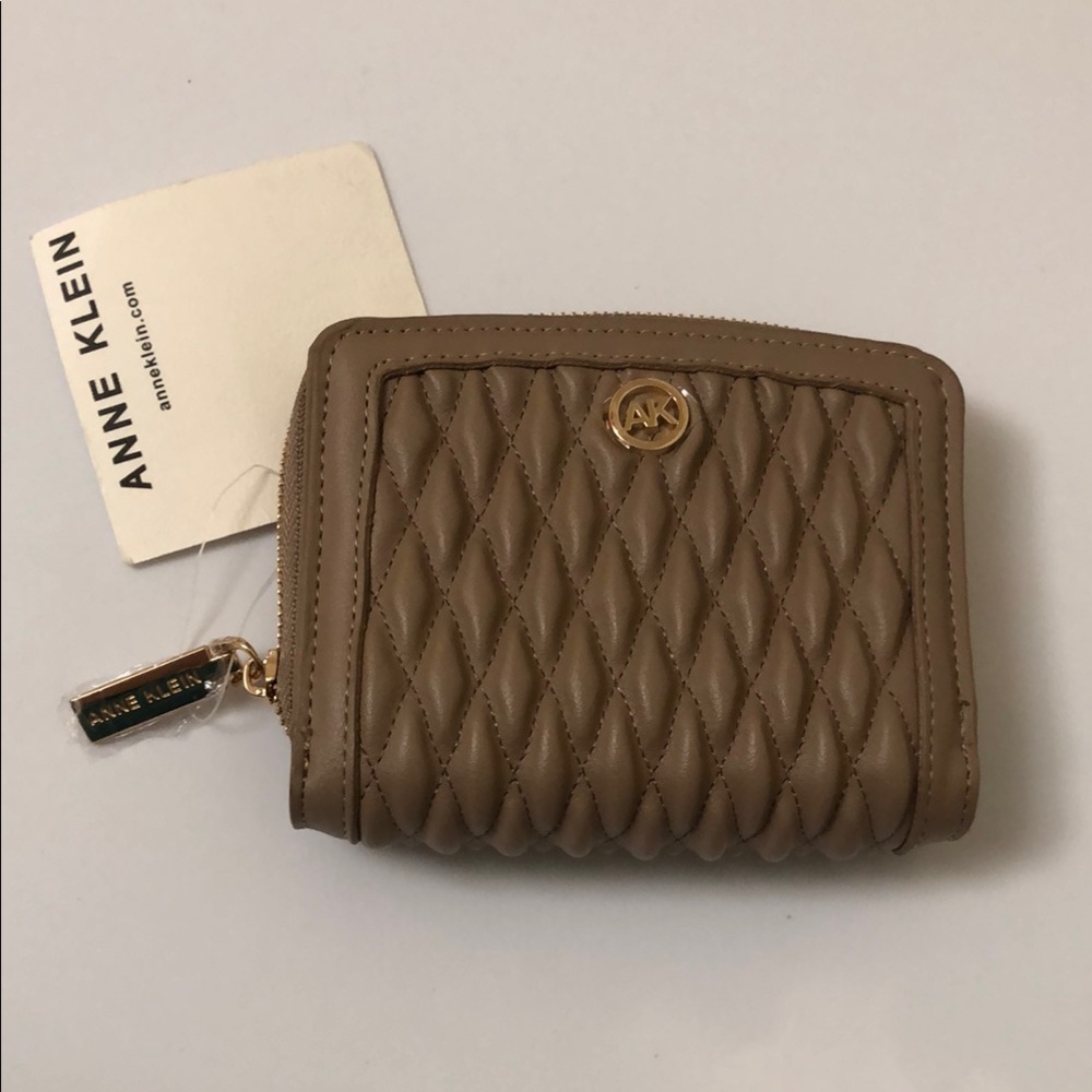 Anne Klein nwt Brown Truffle curved Quilted Wallet
